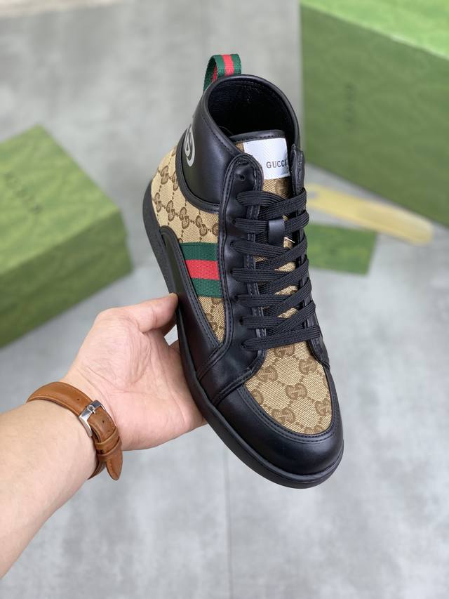 工厂价 实价 古驰 Gucci 经典时尚高帮男鞋，专柜同步，做工精致，搭色精美，鞋面采用原版柔软双g小牛皮古奇织带头层猪皮内里猪皮垫脚 按原版调制的楦头不管上脚